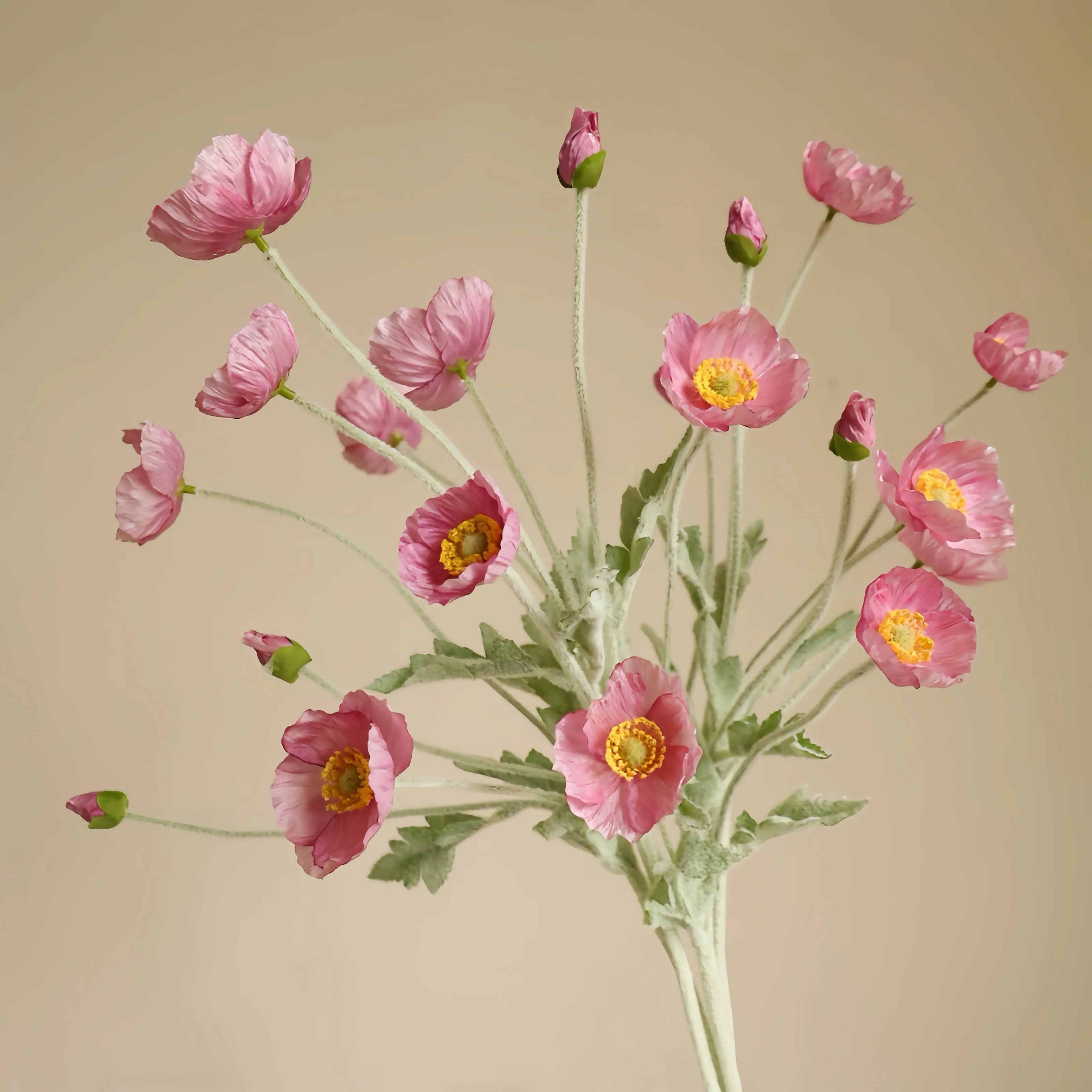 フェイクフロックされたケシの花のアレンジメント