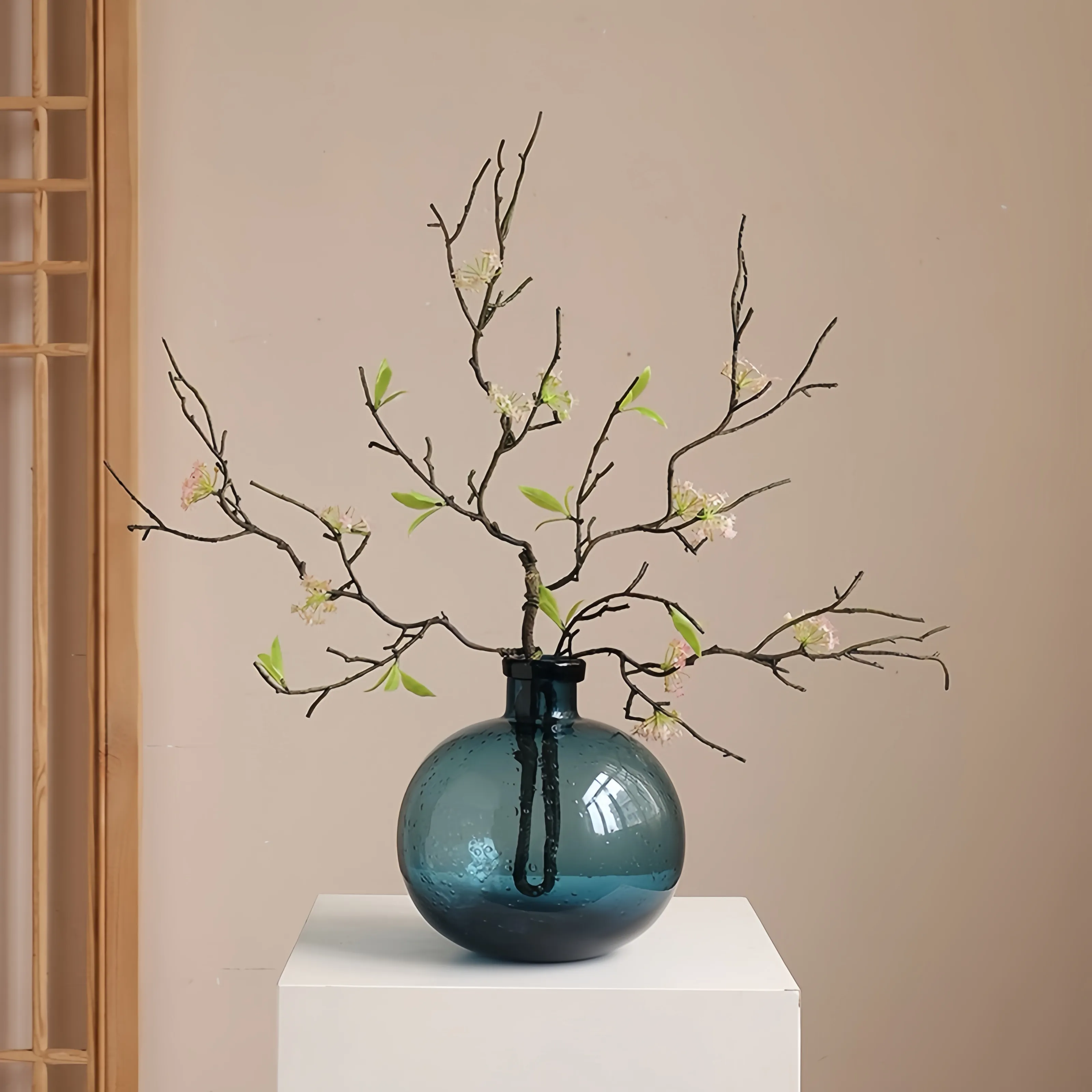 レトロ小麦のストローナシの花の枝