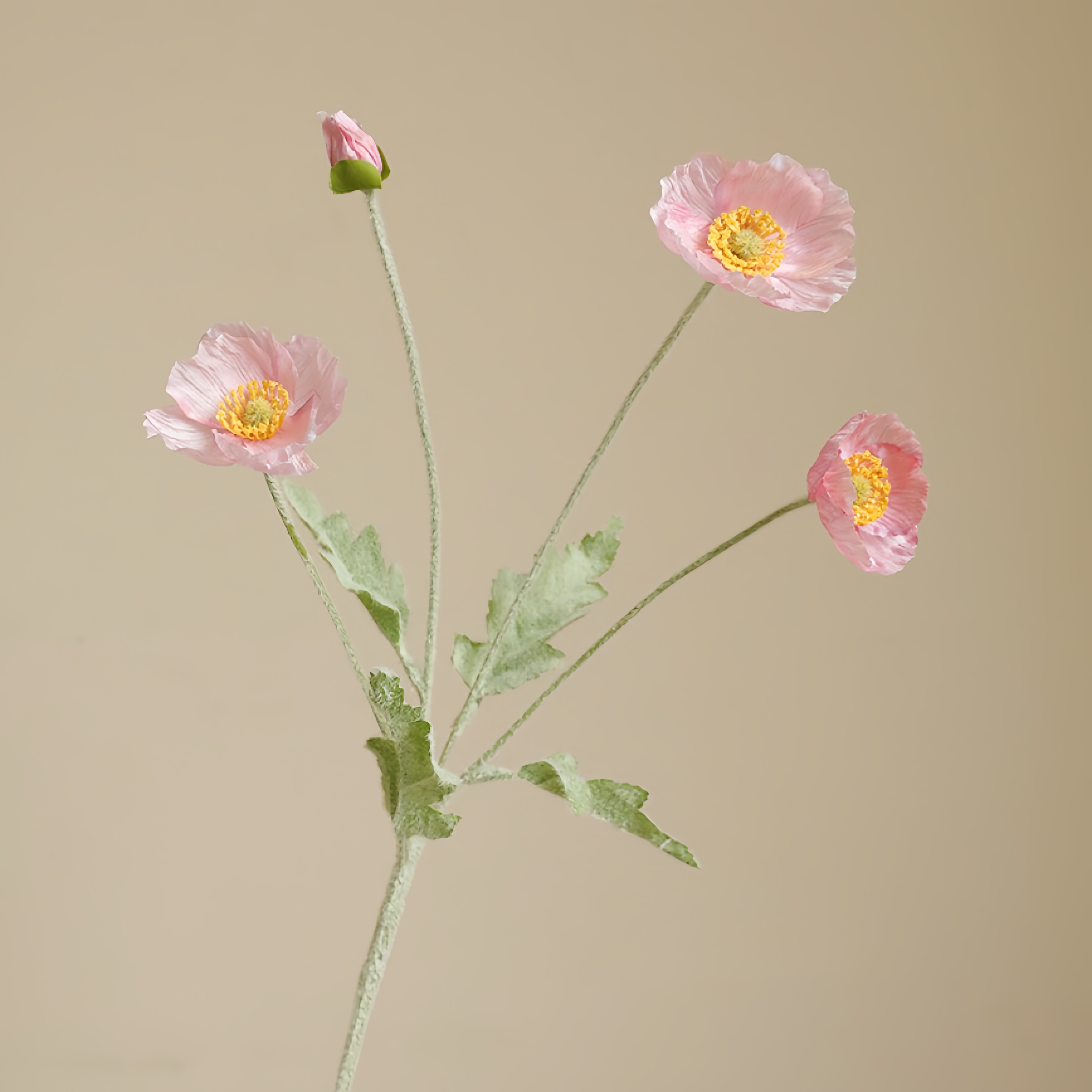 フェイクフロックされたケシの花のアレンジメント