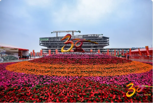 Hunan Youbang Garden Engineering Co.、Ltd。は、30周年をZoomlionに祝福しました。