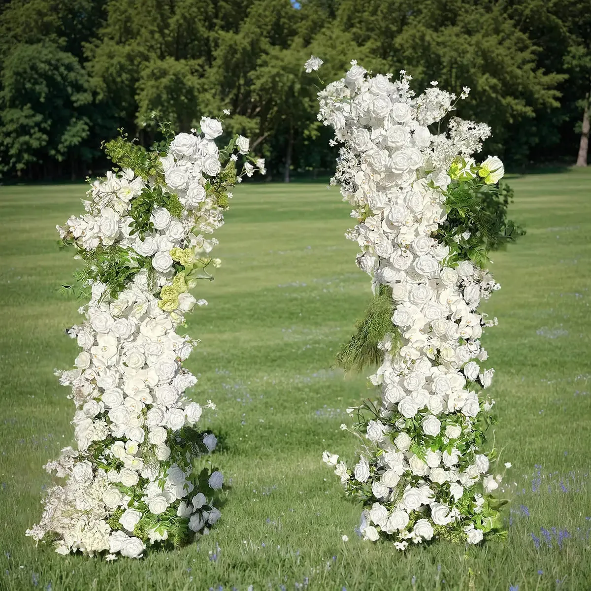 フレームを含むパーティーの装飾用の花アーチの花の柱